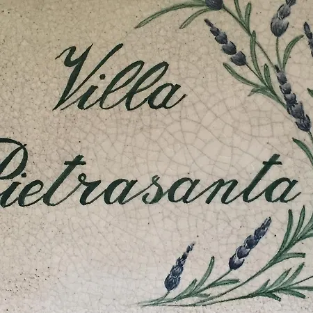 Villa Pietrasanta 住宿加早餐酒店 *