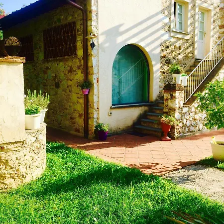 Villa Pietrasanta 住宿加早餐酒店 彼得拉桑塔
